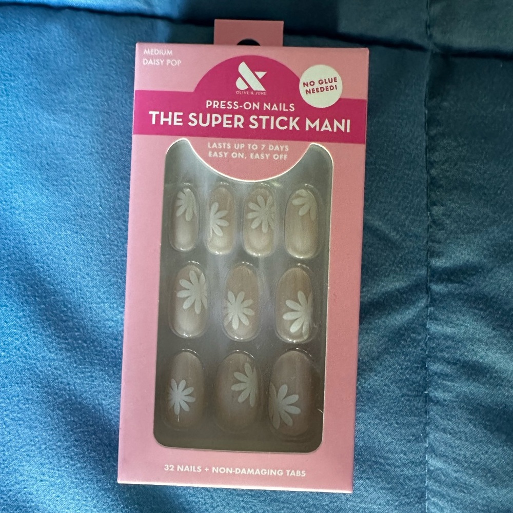 Olive & June Press On Nails Bundle - Picture 6 of 6